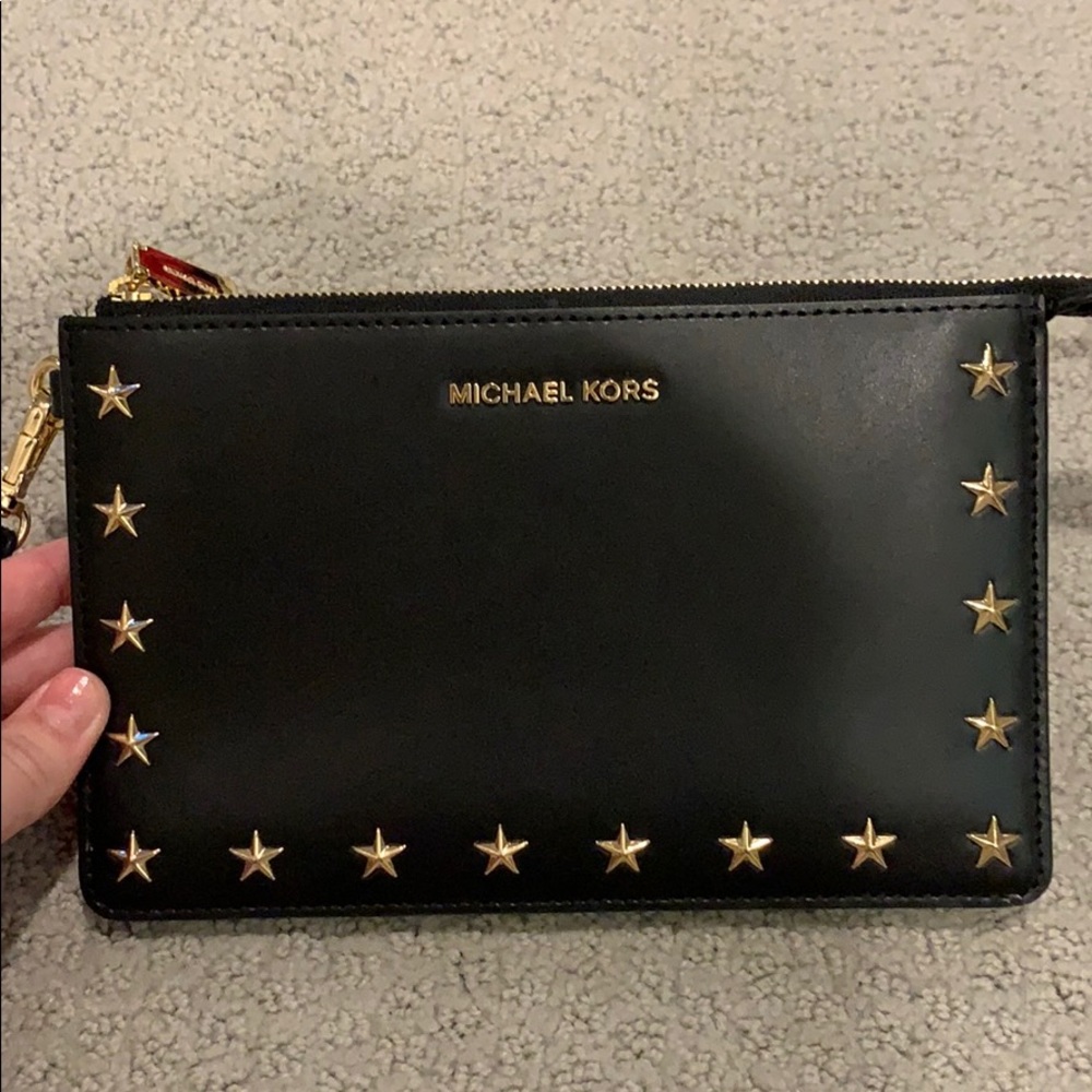micheal kors wristlet